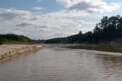 Mais de 10 mil pessoas foram prejudicadas pela seca que isola comunidades e causa desabastecimento Amazonas