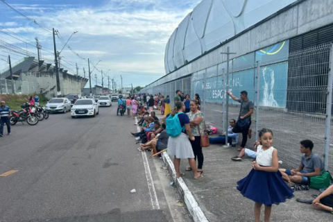 Fila Extensa e Espera Longa Marcam Mutirão de Documentos em Manaus