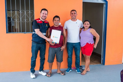 Prefeitura de Manaus entrega 17 casas reformadas a famílias em situação de vulnerabilidade no Dia do Trabalhador