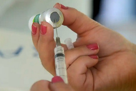 Covid-19: casos e mortes pela doença recuam mais de 12% na média móvel; influenza e VSR seguem em alta