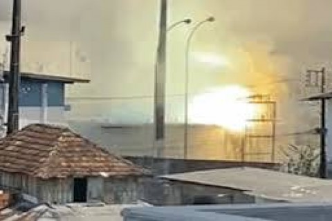 Comércio no Centro de Manaus fecha mais cedo após apagão provocado por incêndio em subestação