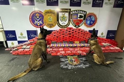 Polícia Militar do Amazonas apreende 550 kg de pasta-base de cocaína em operação fluvial perto de Coari
