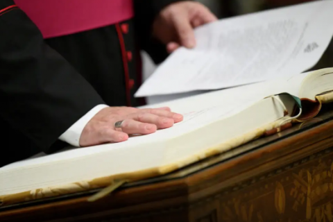 Conclave para eleger novo papa começa no Vaticano nesta quarta-feira (7)